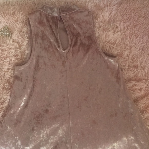 Flattering Sleeveless Crushed Velvet Dress - Picture 5 of 8